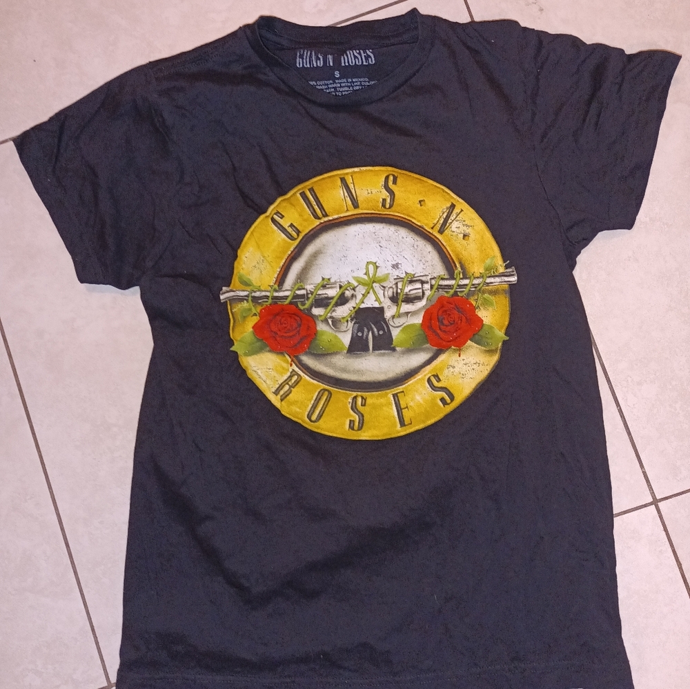 Guns N' Roses Women's Short Sleeve Tee - Black with Yellow & Red Graphic